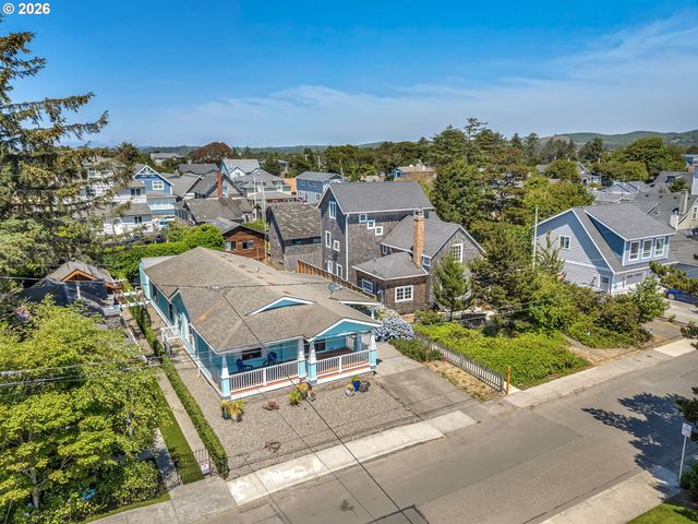 240 11TH Ave, Seaside, OR 97138