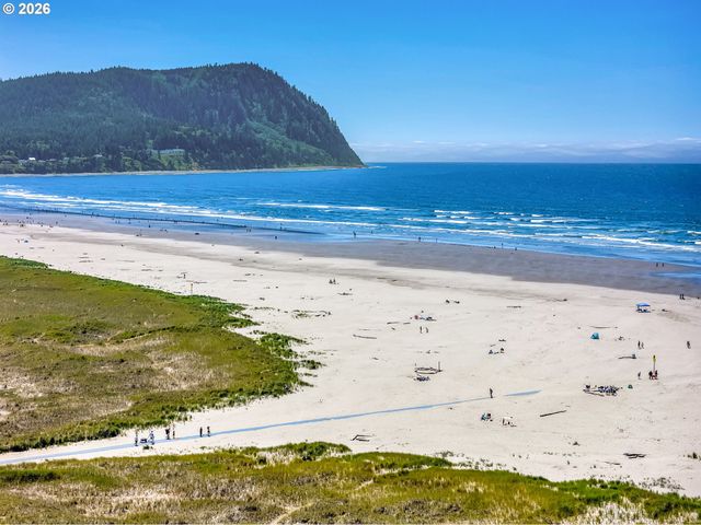 240 11TH Ave, Seaside, OR 97138