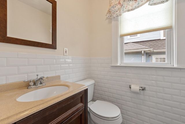76 Lynde Ave 76, Melrose, MA 02176