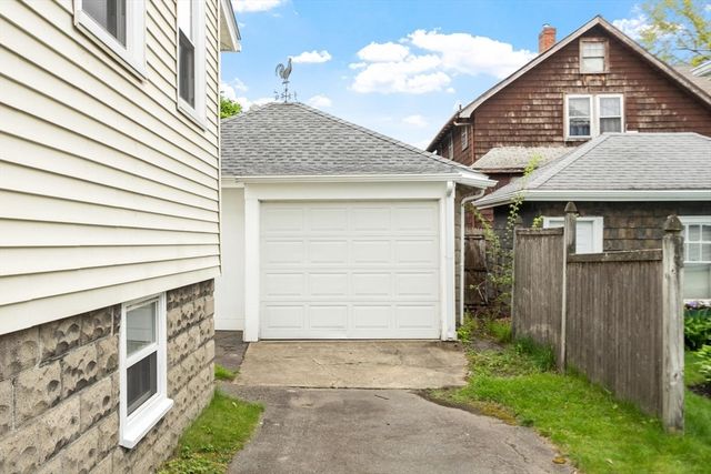76 Lynde Ave 76, Melrose, MA 02176