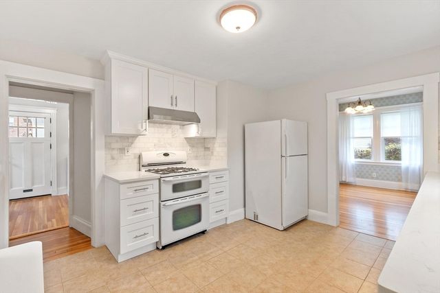 76 Lynde Ave 76, Melrose, MA 02176
