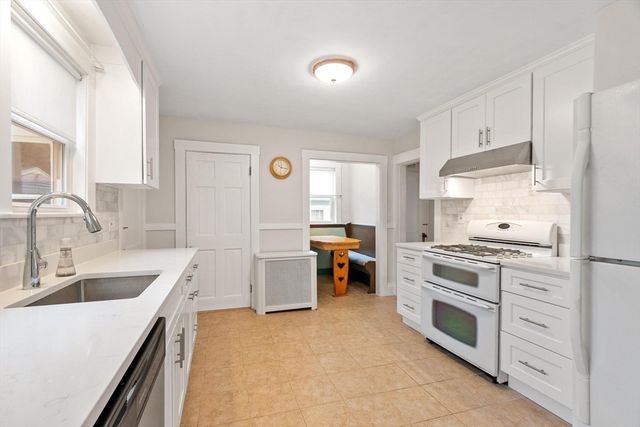76 Lynde Ave 76, Melrose, MA 02176