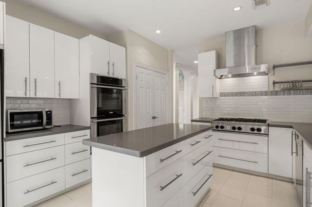 14207 Woodville Gardens Drive, Houston, TX 77077