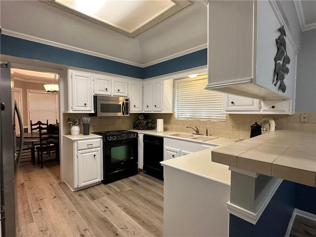 7421 Lake Neuchatel Dr, Corpus Christi, TX 78413