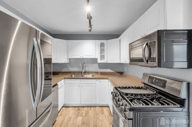 13 Lake Avenue 1A, East Brunswick, NJ 08816