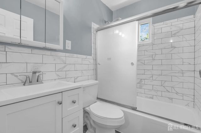 13 Lake Avenue 1A, East Brunswick, NJ 08816
