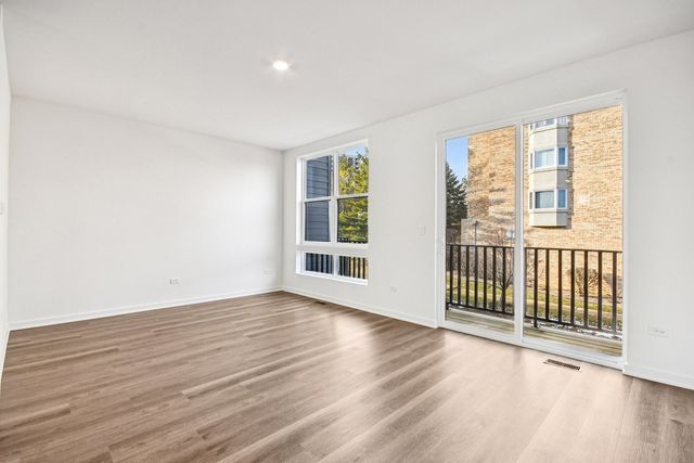 373 Summit Circle, Lombard, IL 60148