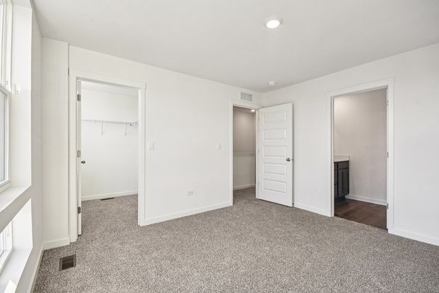 373 Summit Circle, Lombard, IL 60148