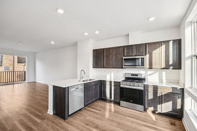 373 Summit Circle, Lombard, IL 60148