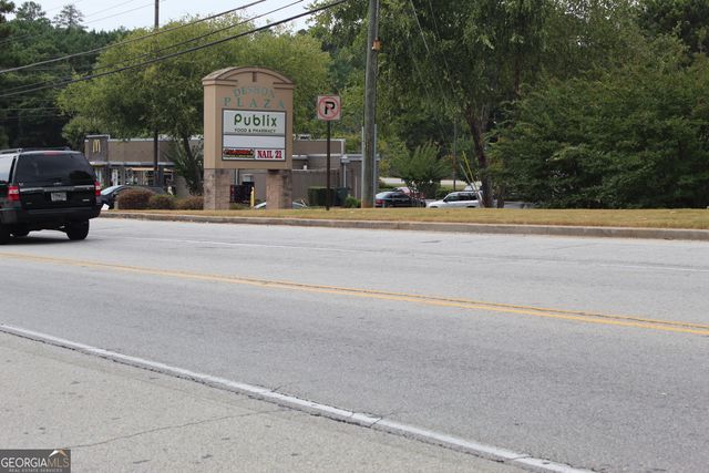433 N Deshong Road, Stone Mountain, GA 30087