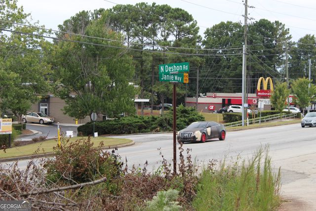 433 N Deshong Road, Stone Mountain, GA 30087