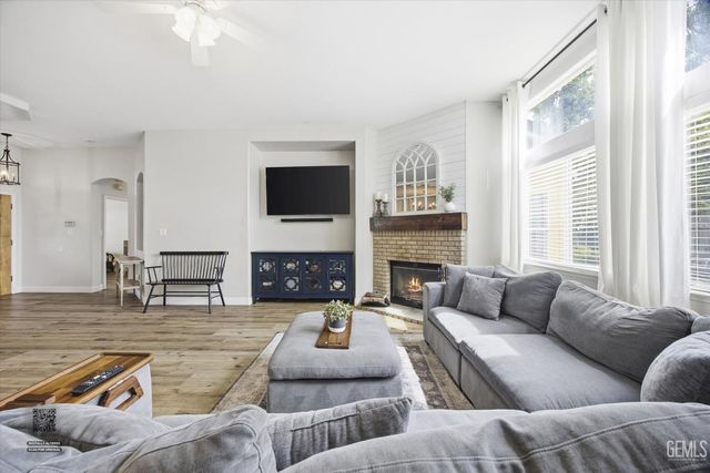 11001 Four Bears Drive, Bakersfield, CA 93312