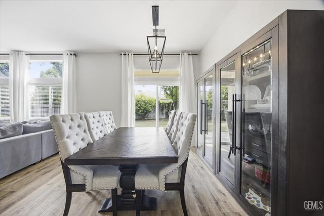 11001 Four Bears Drive, Bakersfield, CA 93312