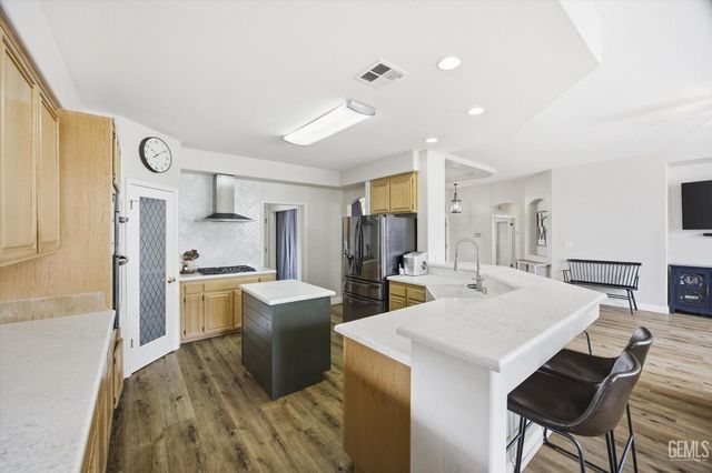 11001 Four Bears Drive, Bakersfield, CA 93312