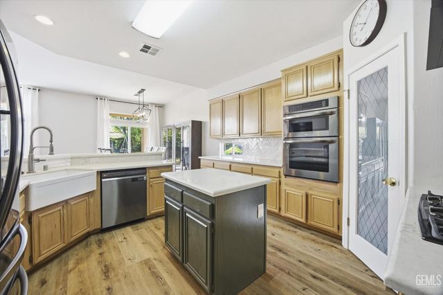 11001 Four Bears Drive, Bakersfield, CA 93312