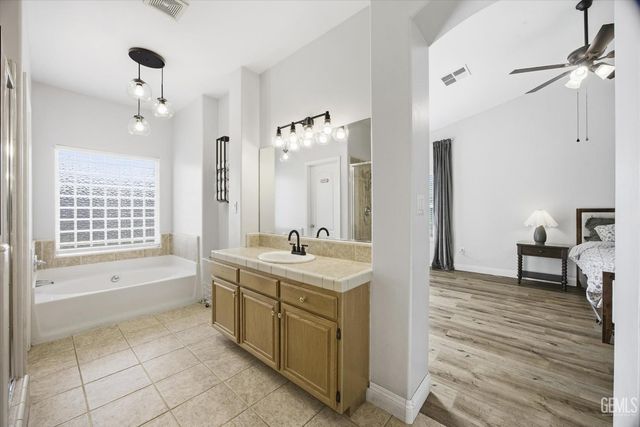 11001 Four Bears Drive, Bakersfield, CA 93312