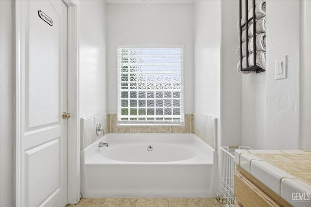 11001 Four Bears Drive, Bakersfield, CA 93312