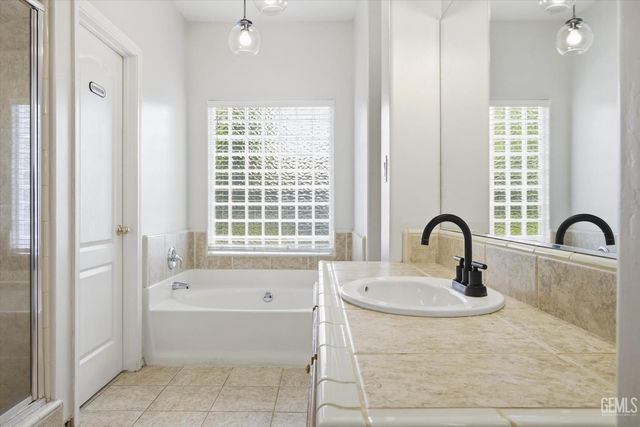 11001 Four Bears Drive, Bakersfield, CA 93312