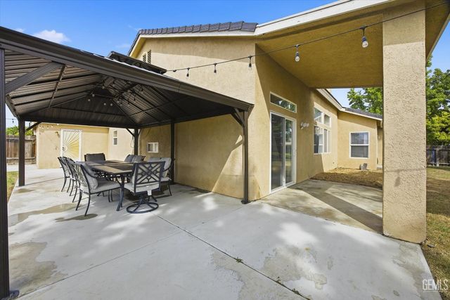 11001 Four Bears Drive, Bakersfield, CA 93312