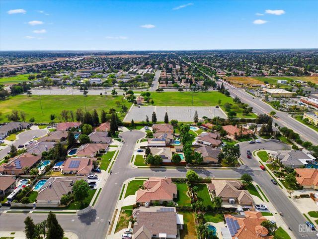 11001 Four Bears Drive, Bakersfield, CA 93312