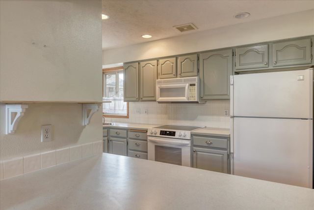 3023 S Winthrop Ln, Spokane, WA 99203