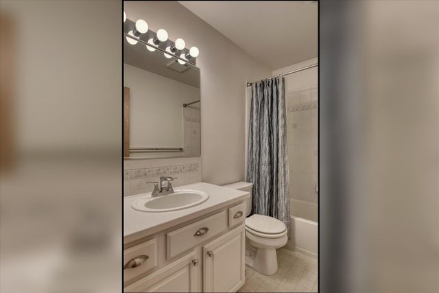 3023 S Winthrop Ln, Spokane, WA 99203