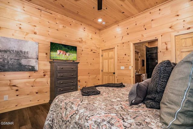 2818 Ridge Creek Circle, Sevierville, TN 37876