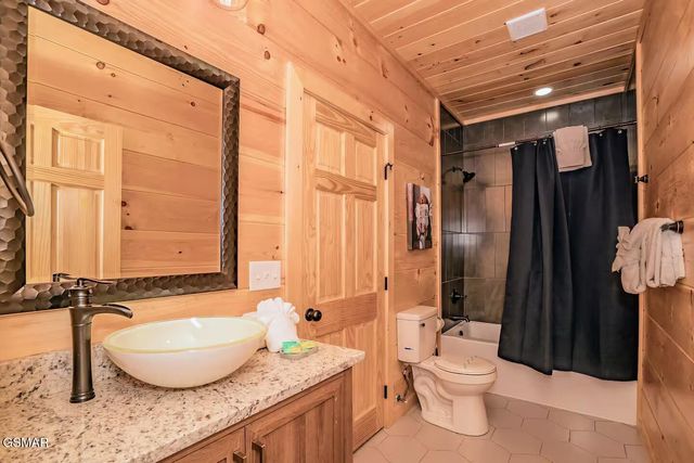 2818 Ridge Creek Circle, Sevierville, TN 37876