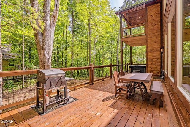 2818 Ridge Creek Circle, Sevierville, TN 37876