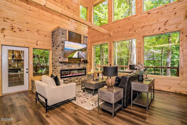 2818 Ridge Creek Circle, Sevierville, TN 37876