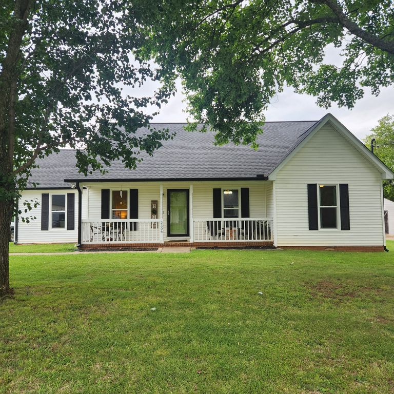 2306 Centertree Dr, Murfreesboro, TN 37128