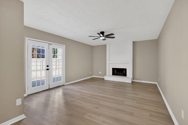 19 Hickory Oak Drive, The Woodlands, TX 77381