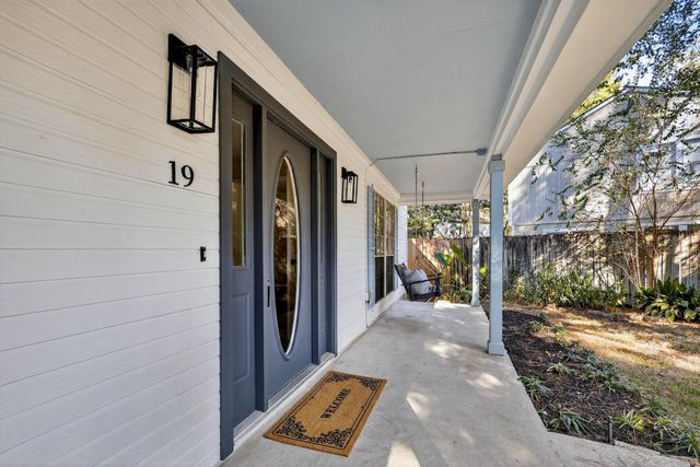 19 Hickory Oak Drive, The Woodlands, TX 77381
