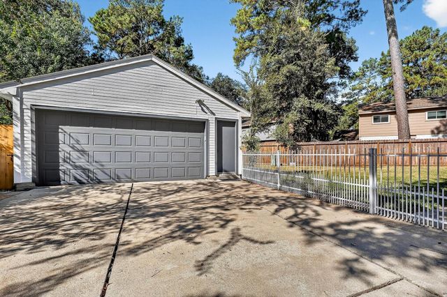 19 Hickory Oak Drive, The Woodlands, TX 77381