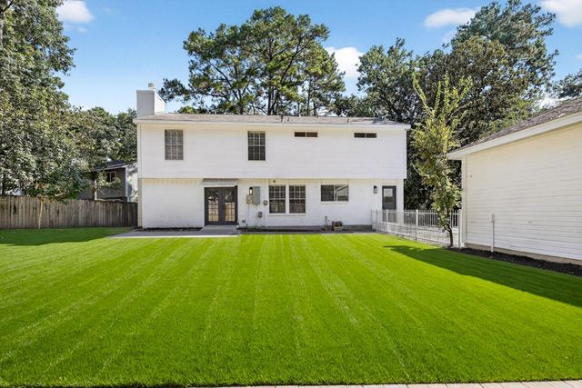 19 Hickory Oak Drive, The Woodlands, TX 77381
