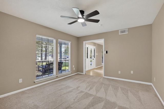 19 Hickory Oak Drive, The Woodlands, TX 77381