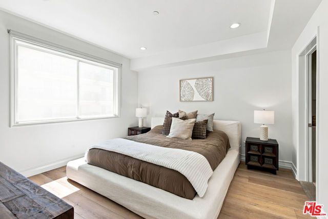 325 Arnaz Drive 301, Los Angeles, CA 90048