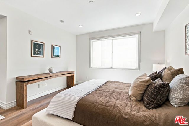 325 Arnaz Drive 301, Los Angeles, CA 90048