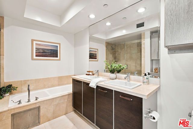 325 Arnaz Drive 301, Los Angeles, CA 90048