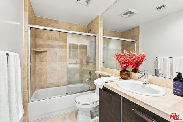 325 Arnaz Drive 301, Los Angeles, CA 90048