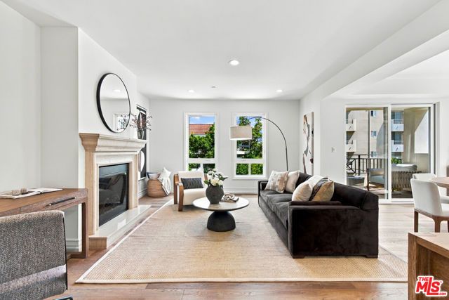 325 Arnaz Drive 301, Los Angeles, CA 90048