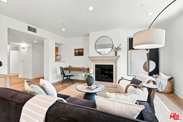 325 Arnaz Drive 301, Los Angeles, CA 90048