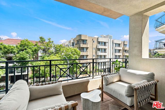 325 Arnaz Drive 301, Los Angeles, CA 90048
