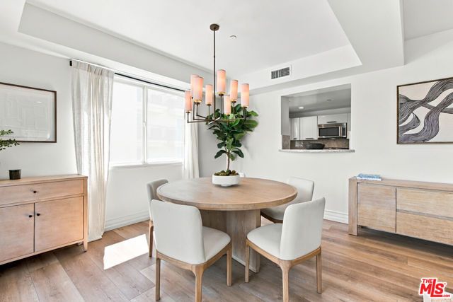 325 Arnaz Drive 301, Los Angeles, CA 90048