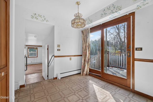 17 Woodshire Court, Malta, NY 12019