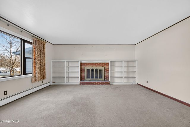 17 Woodshire Court, Malta, NY 12019