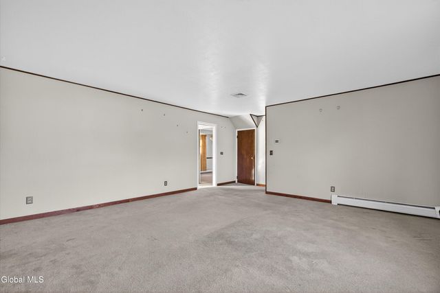 17 Woodshire Court, Malta, NY 12019