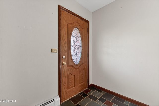 17 Woodshire Court, Malta, NY 12019