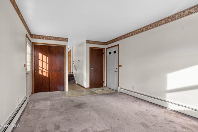 17 Woodshire Court, Malta, NY 12019