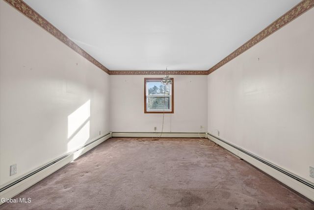 17 Woodshire Court, Malta, NY 12019